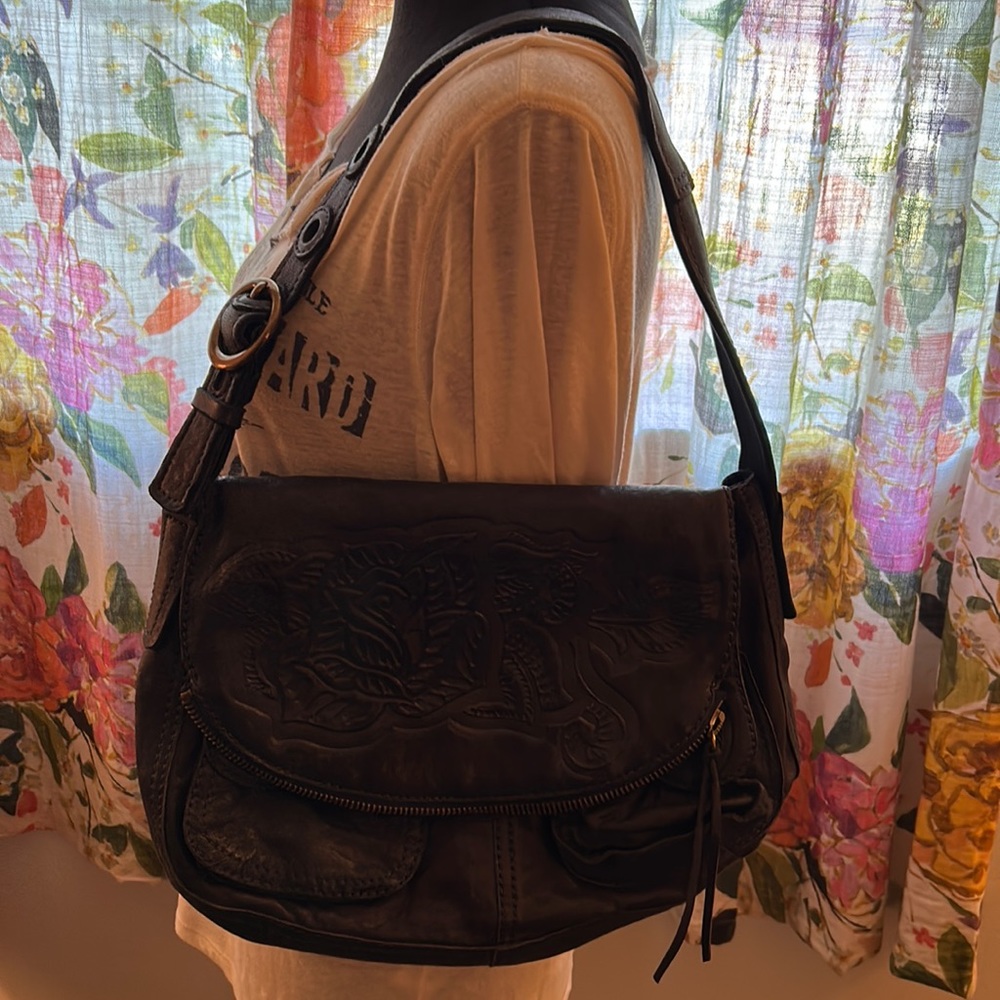 Beautiful Lucky Brand Stash Tooled Lamb Leather Rambling Rose Shoulder Bag